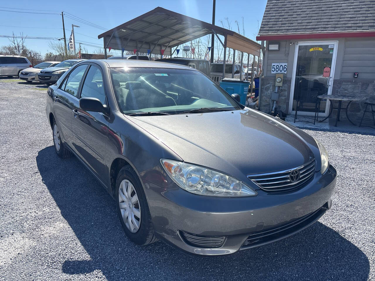 Used 2005 Toyota Camry XLE FWD image 3