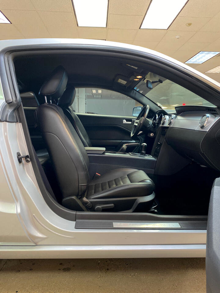 Used 2006 Ford Mustang GT RWD image 35