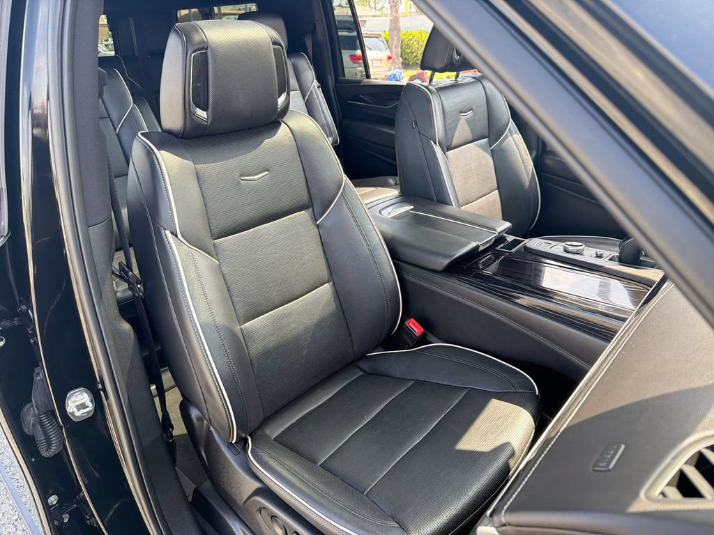 Used 2023 Cadillac Escalade ESV Sport AWD/4WD image 28