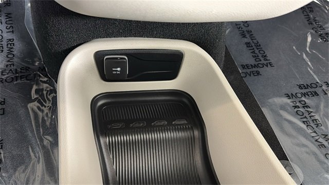 Used 2023 Chrysler Pacifica Touring-L image 31