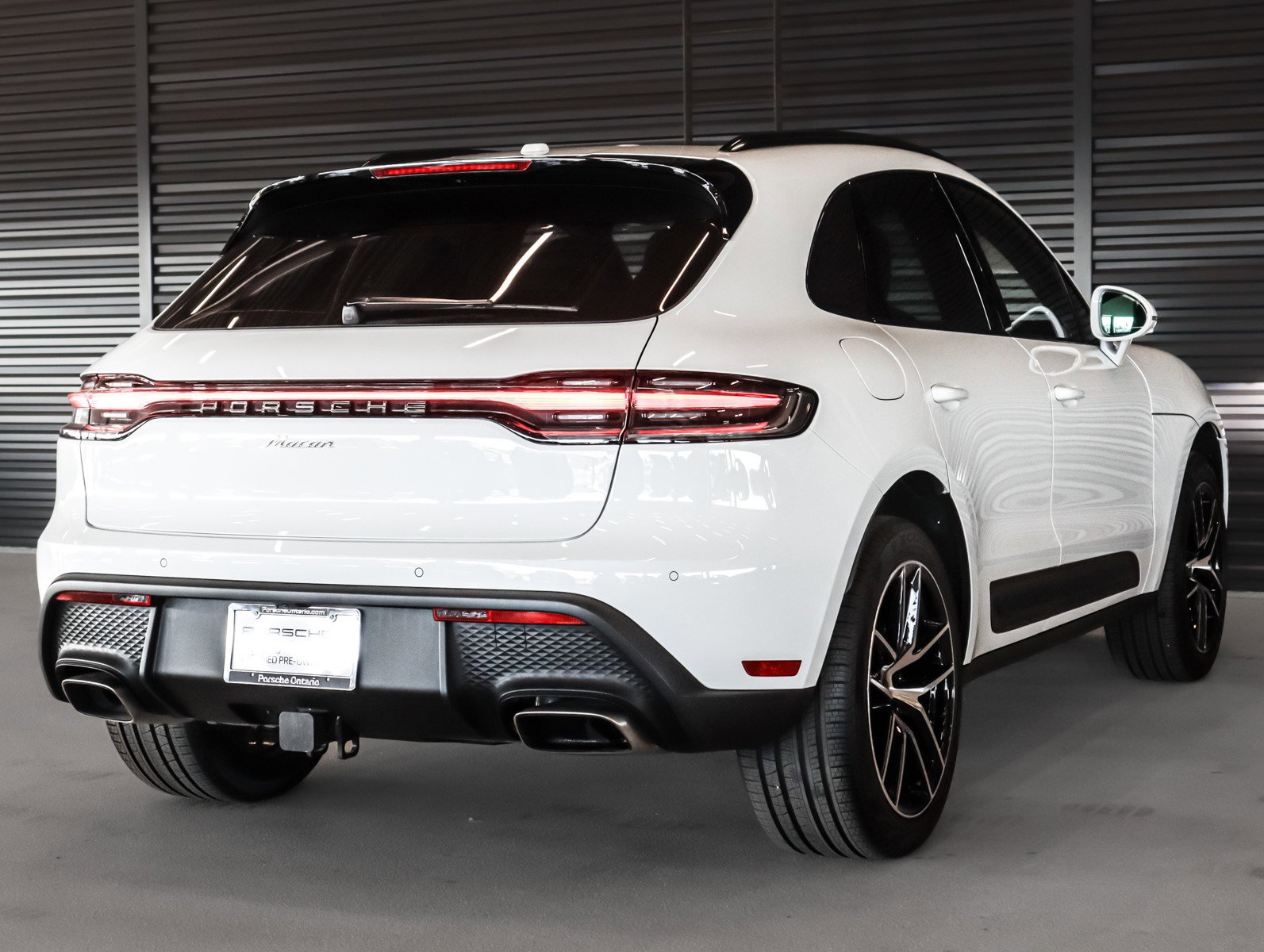 Used 2025 Porsche Macan image 10