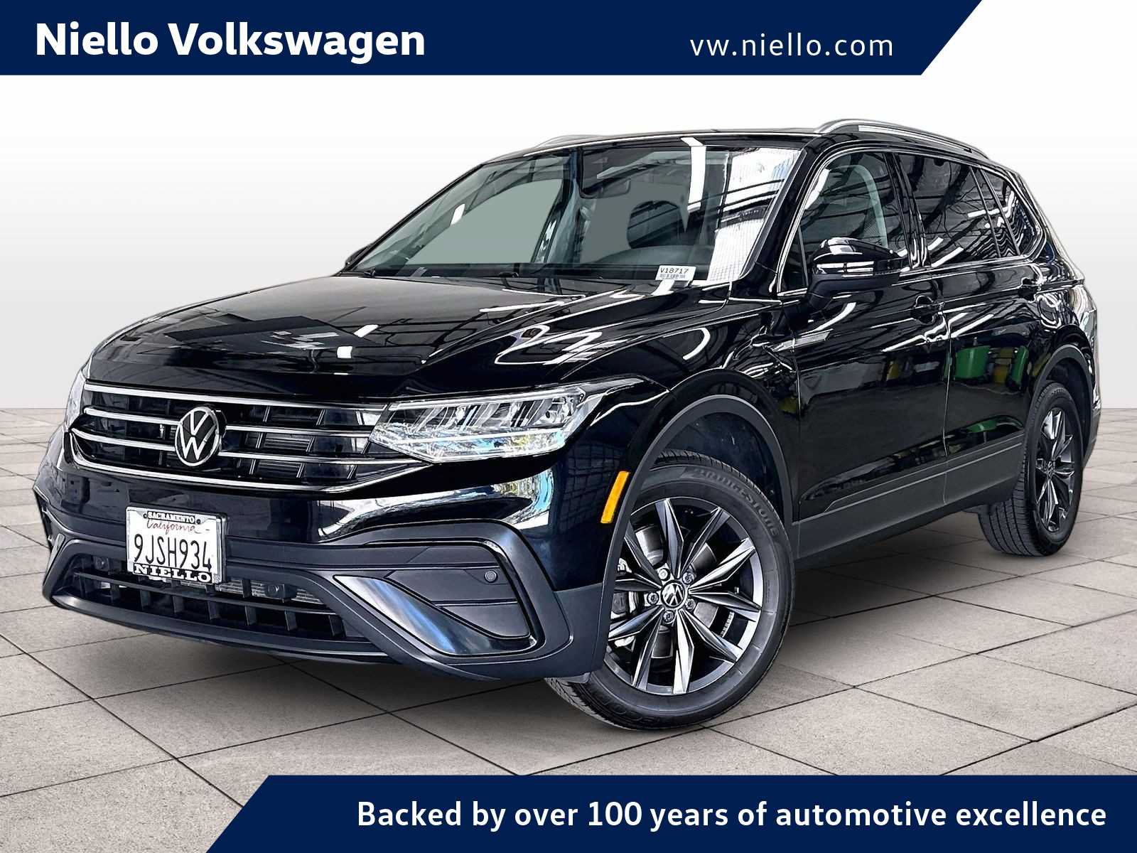 Used 2023 Volkswagen Tiguan SE w/ Panoramic Sunroof Package