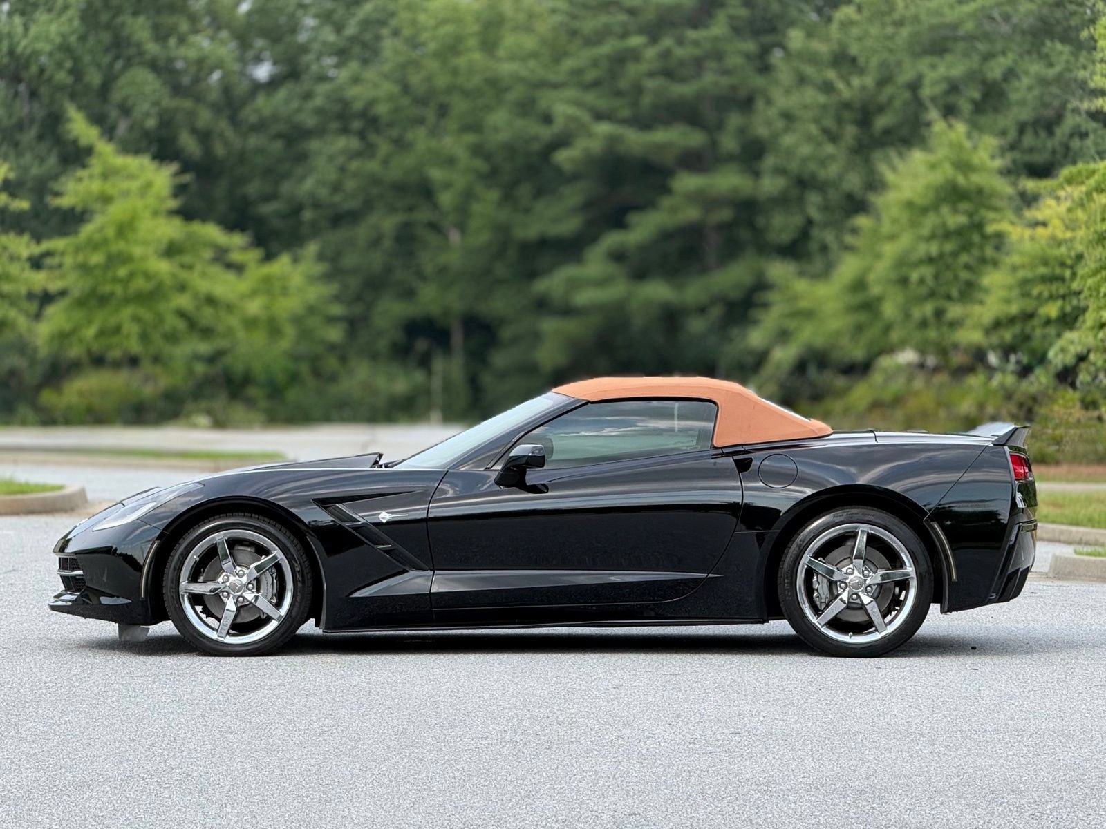 Used 2015 Chevrolet Corvette Stingray Convertible w/ 3LT Preferred Equipment Group RWD image 9