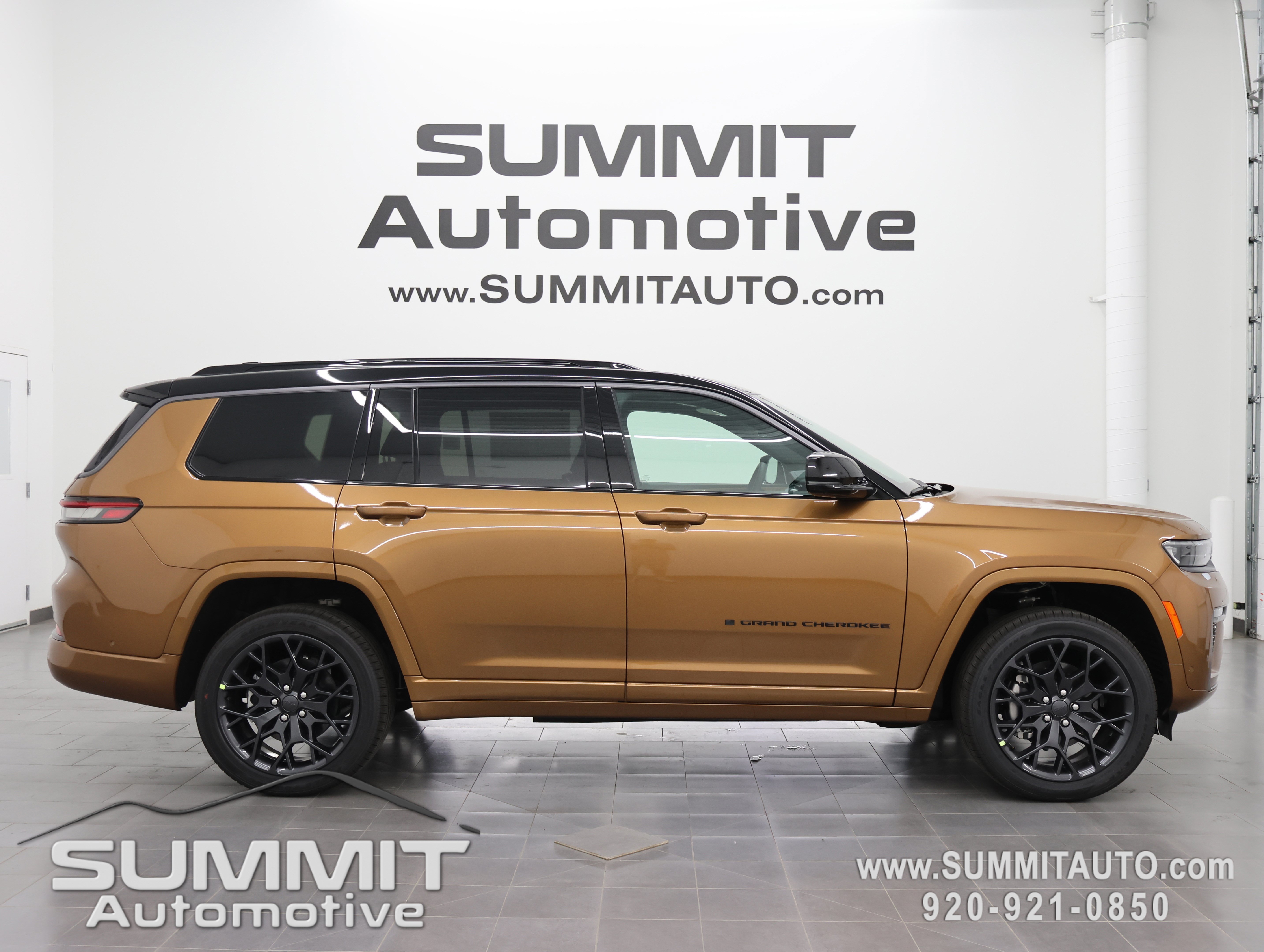 New 2026 Jeep Grand Cherokee L Summit w/ Obsidian Package