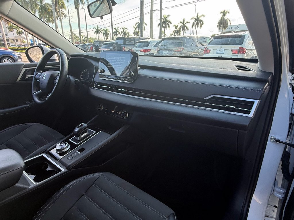 Used 2024 Mitsubishi Outlander SE AWD/4WD image 16
