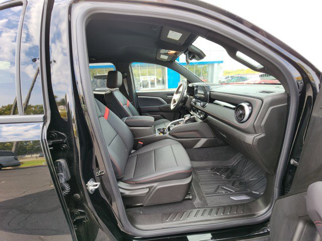 Used 2025 Chevrolet Colorado Z71 w/ Technology Package image 13