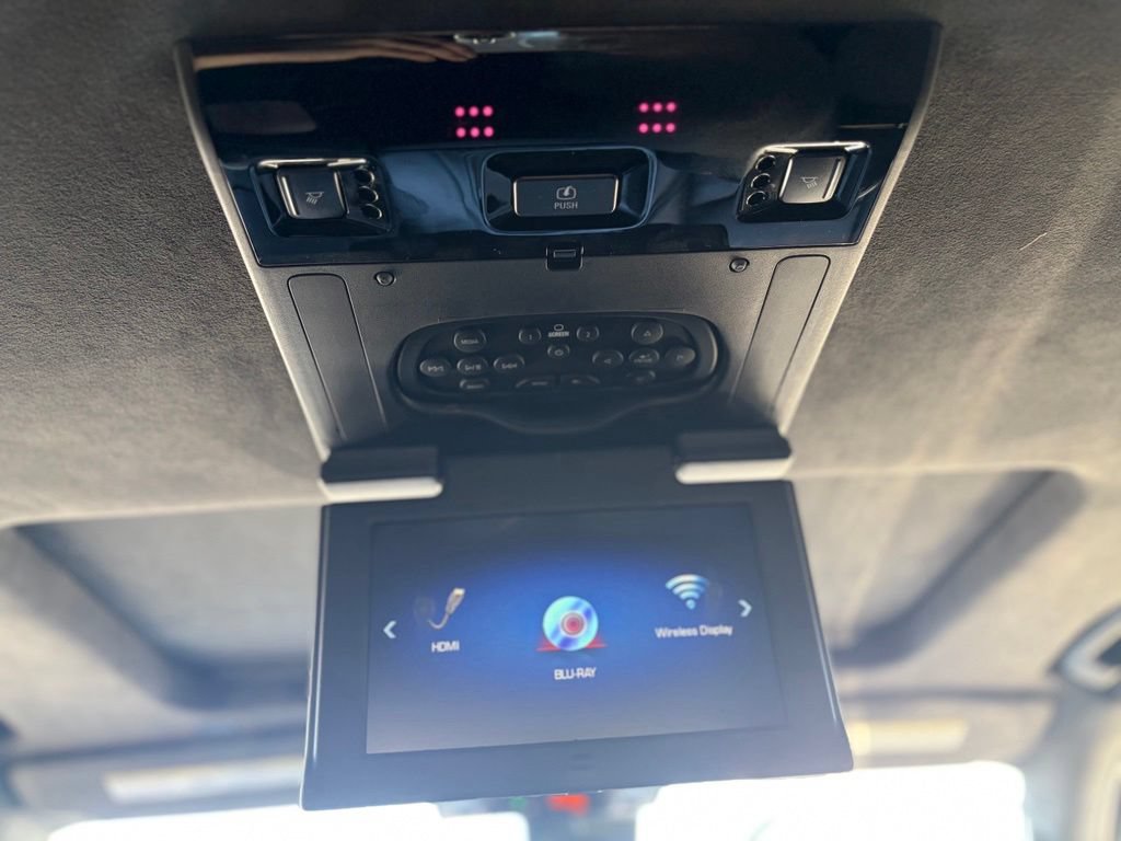 Used 2020 Cadillac Escalade Platinum AWD/4WD image 19