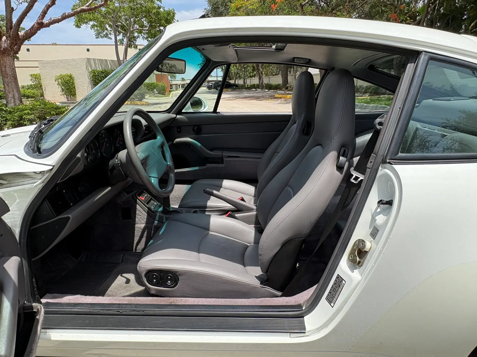 Used 1995 Porsche 911 Carrera image 42
