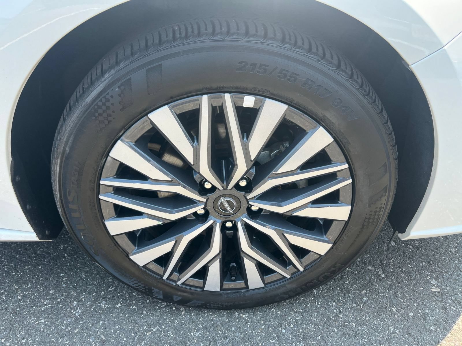 Used 2025 Nissan Altima 2.5 SV FWD image 30