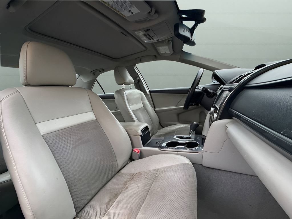 Used 2014 Toyota Camry XLE w/ Leather Package image 17