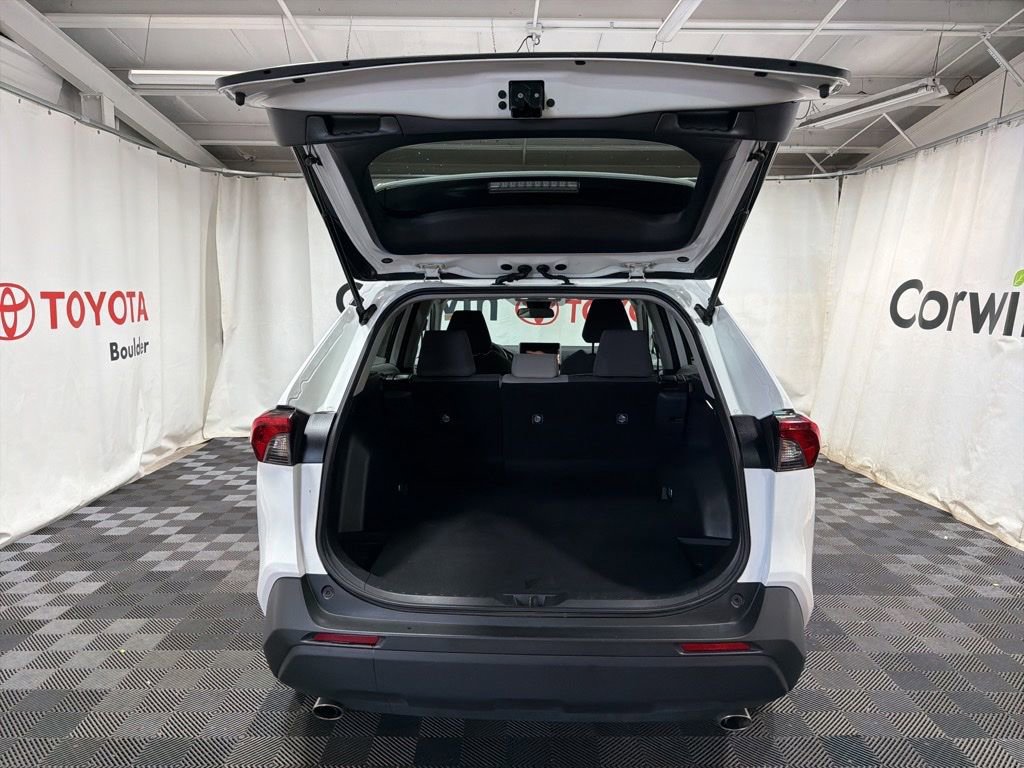 Used 2025 Toyota RAV4 XLE AWD/4WD image 17