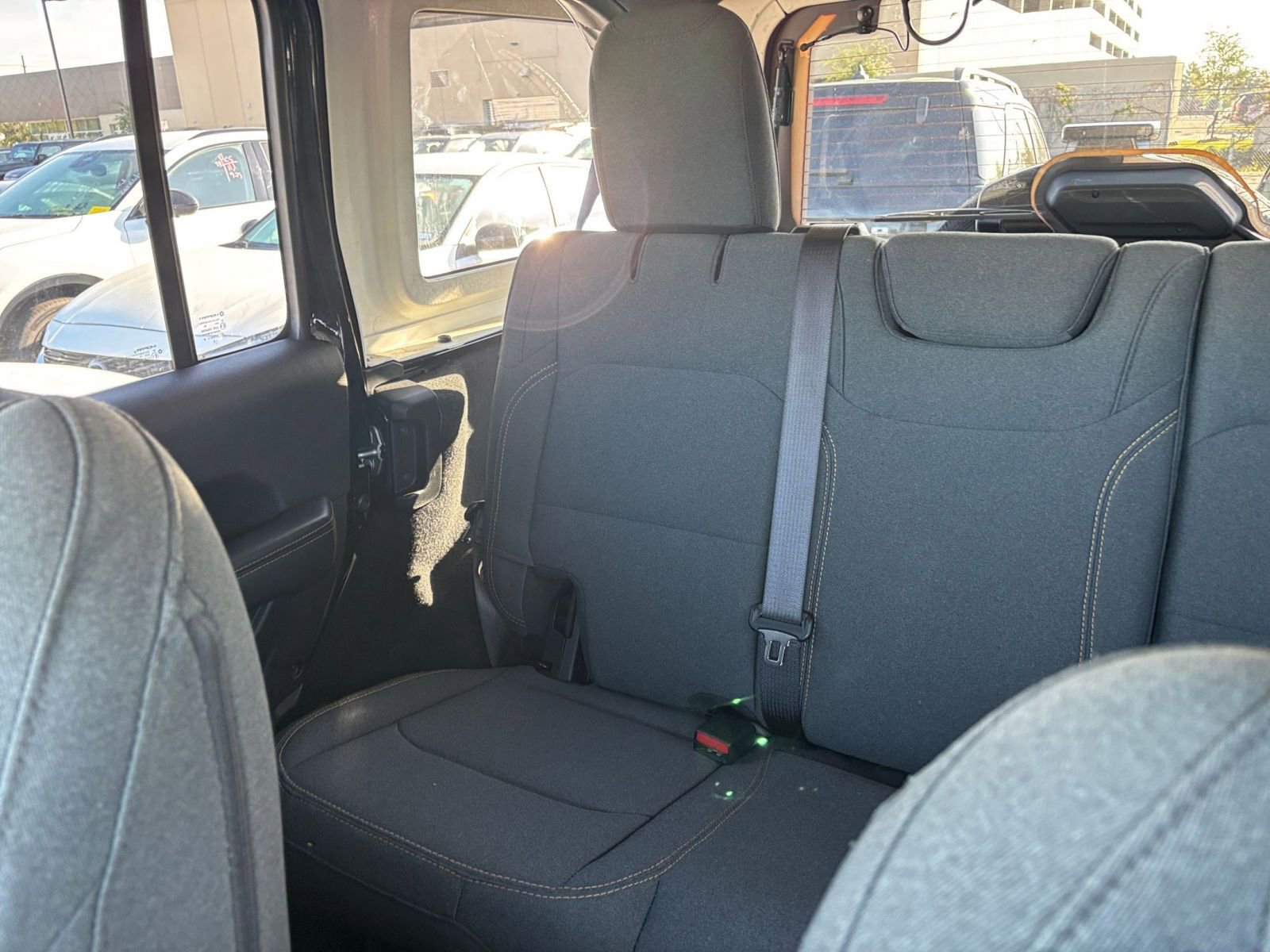 Used 2025 Jeep Wrangler Sahara image 38