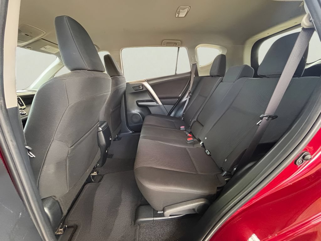 Used 2018 Toyota RAV4 LE FWD image 33