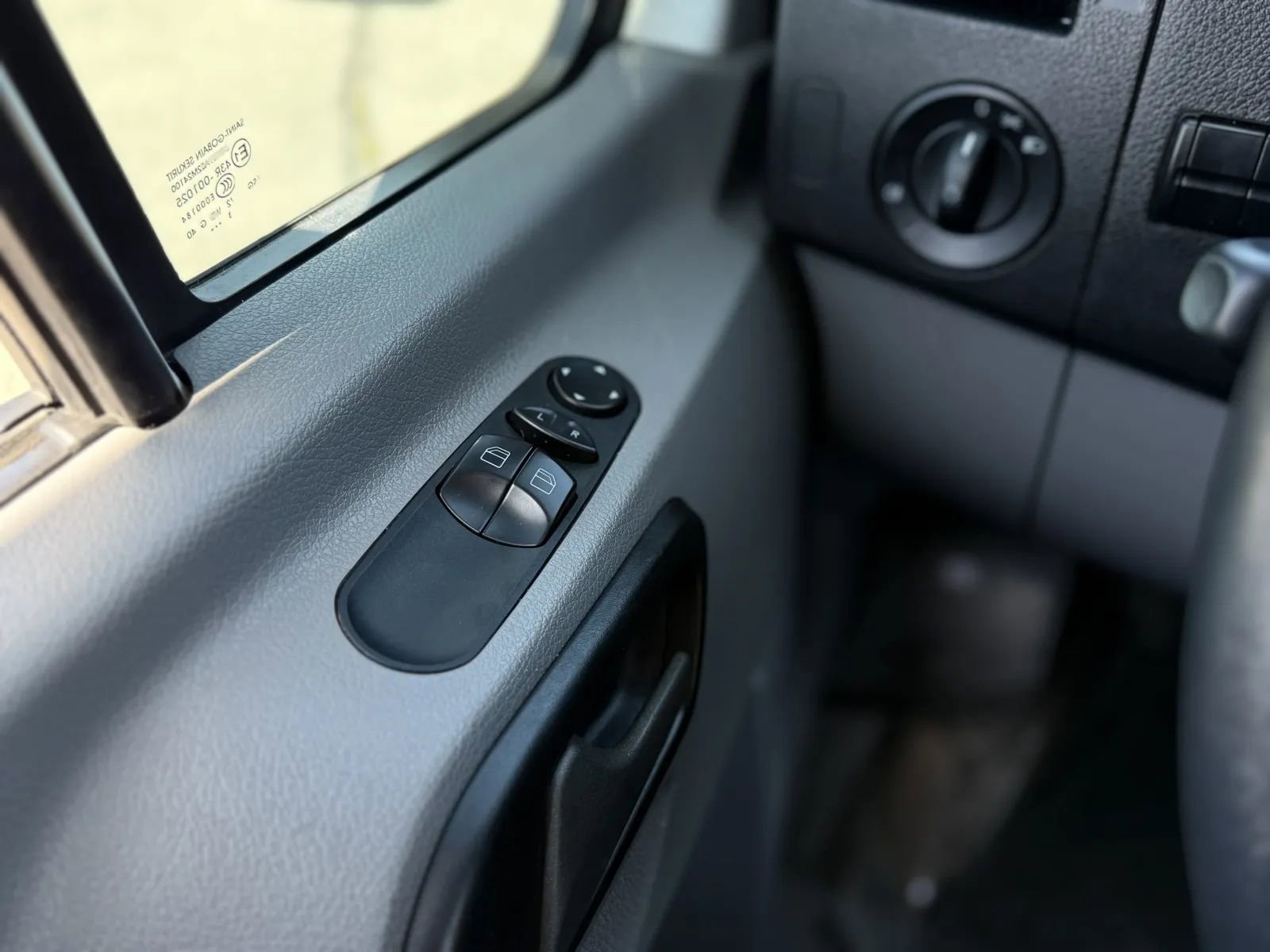 Used 2014 Mercedes-Benz Sprinter 2500 image 15