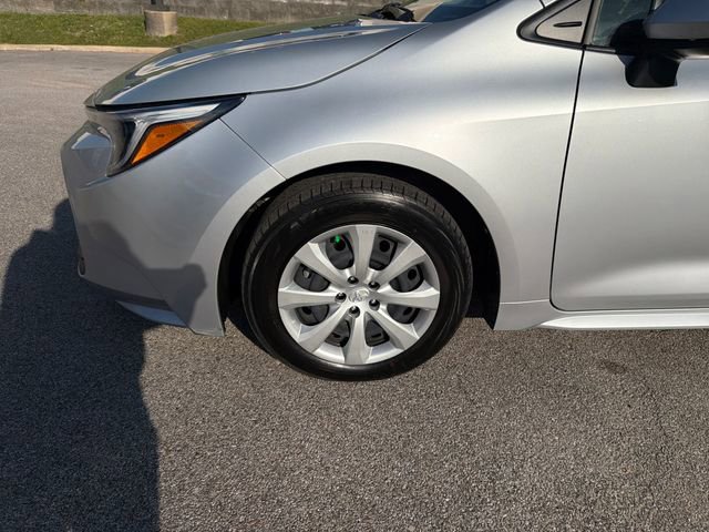 Used 2025 Toyota Corolla LE FWD image 38
