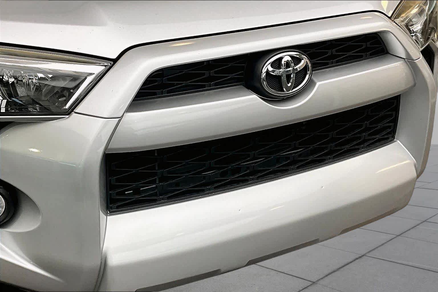 Used 2019 Toyota 4Runner SR5 Premium RWD image 31