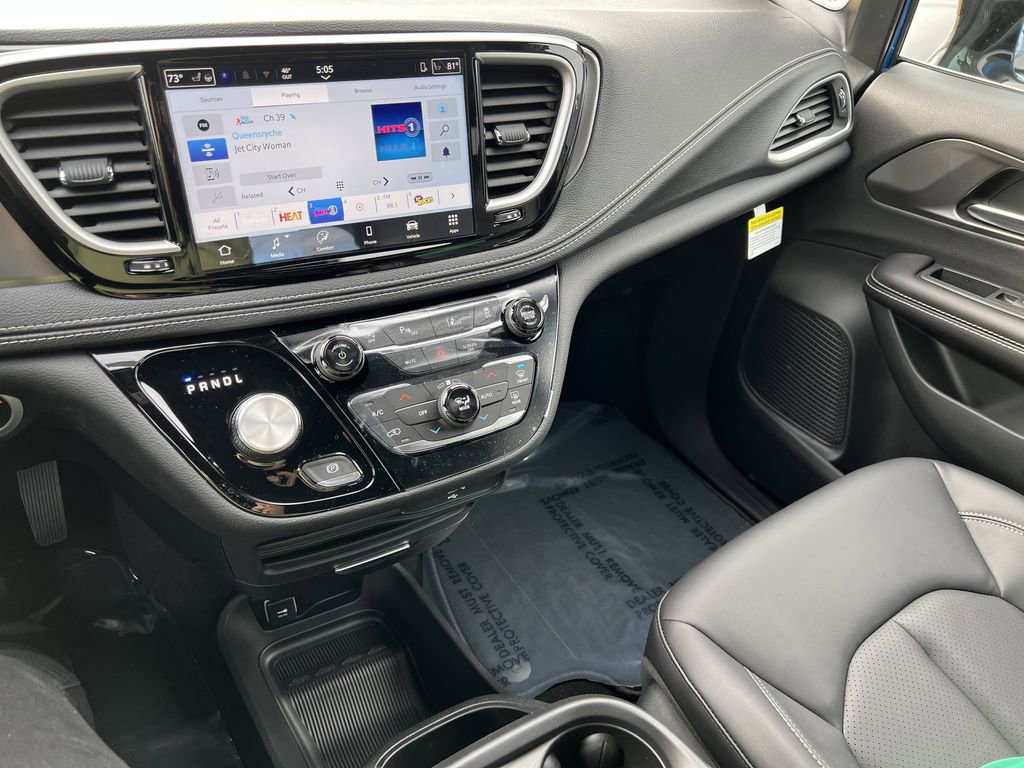 New 2026 Chrysler Pacifica Select image 12