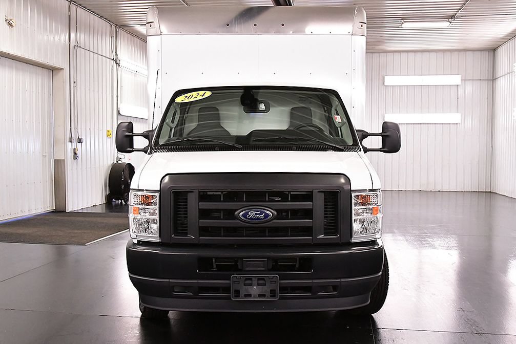 Used 2024 Ford E-450 and Econoline 450 Super Duty w/ Driver's Safety Package RWD image 2