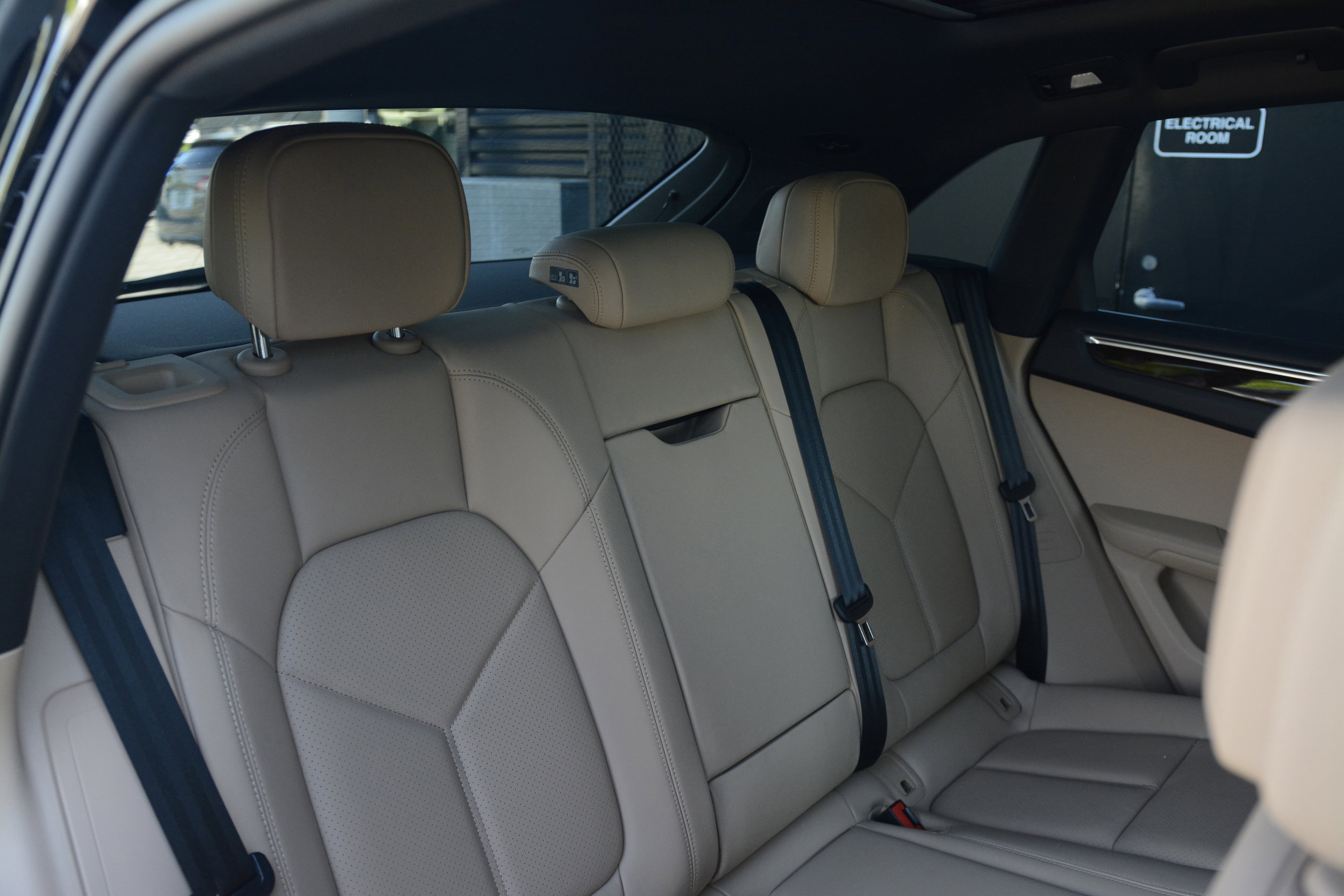 Used 2026 Porsche Macan AWD/4WD image 36