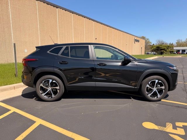 Certified 2024 Chevrolet Trax RS w/ Driver Confidence Package FWD image 9