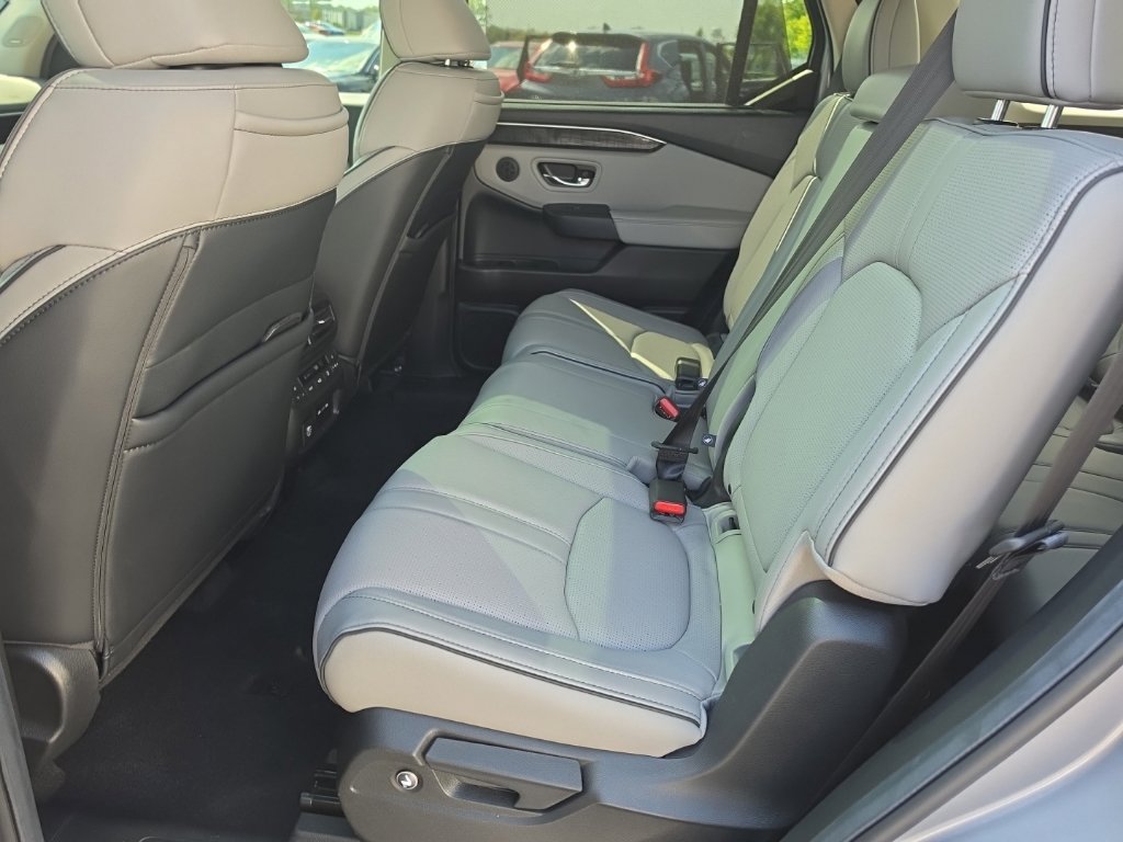 Used 2025 Honda Pilot Elite image 26