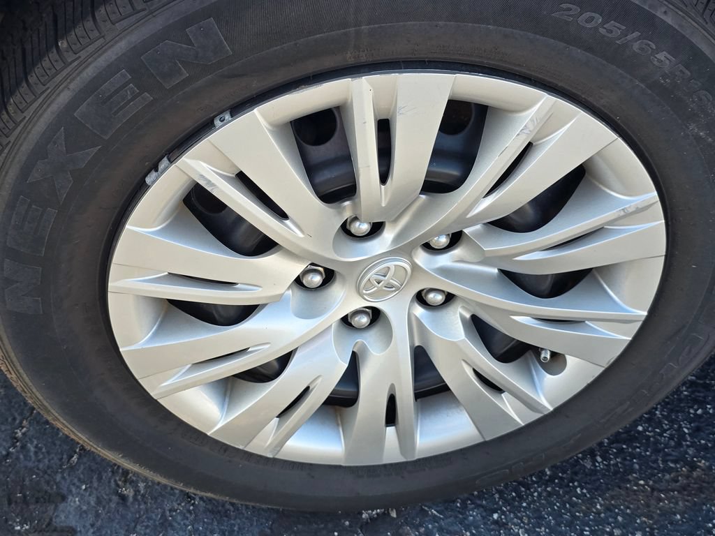 Used 2013 Toyota Camry LE FWD image 10