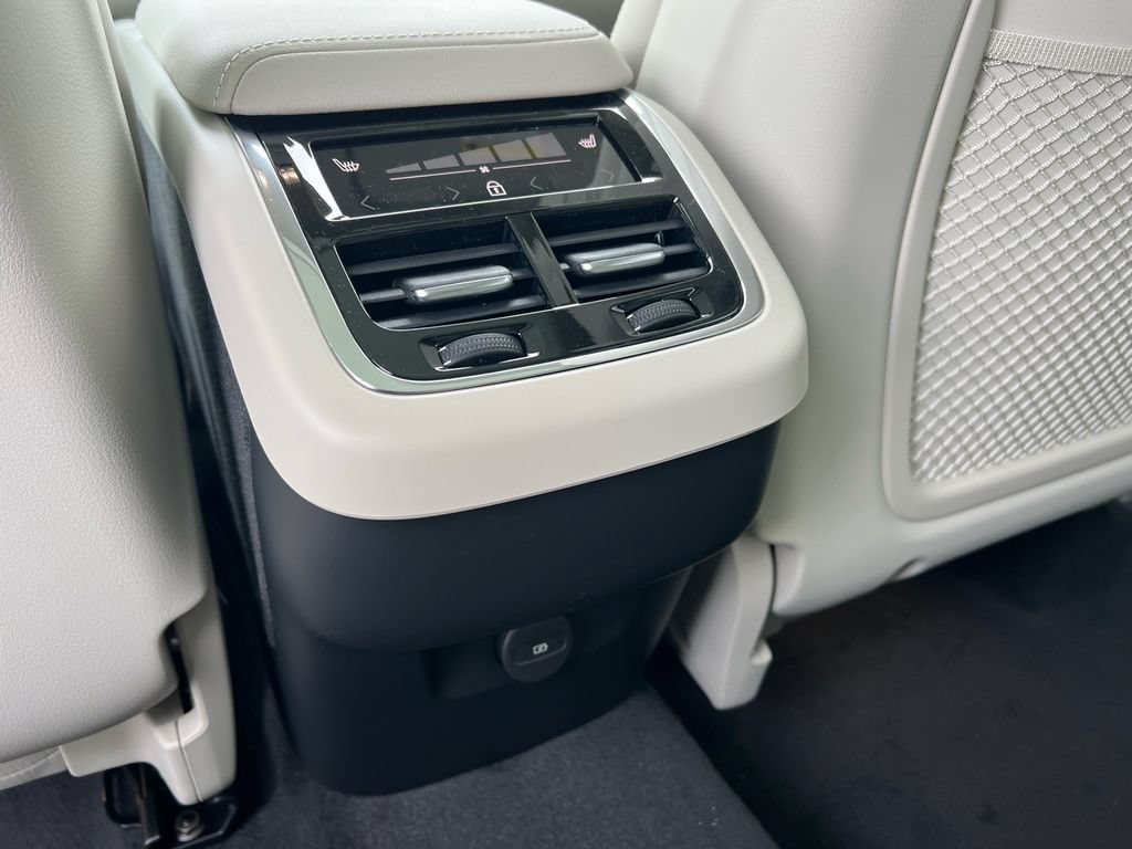 New 2027 Volvo XC60 B5 Ultra AWD/4WD image 24