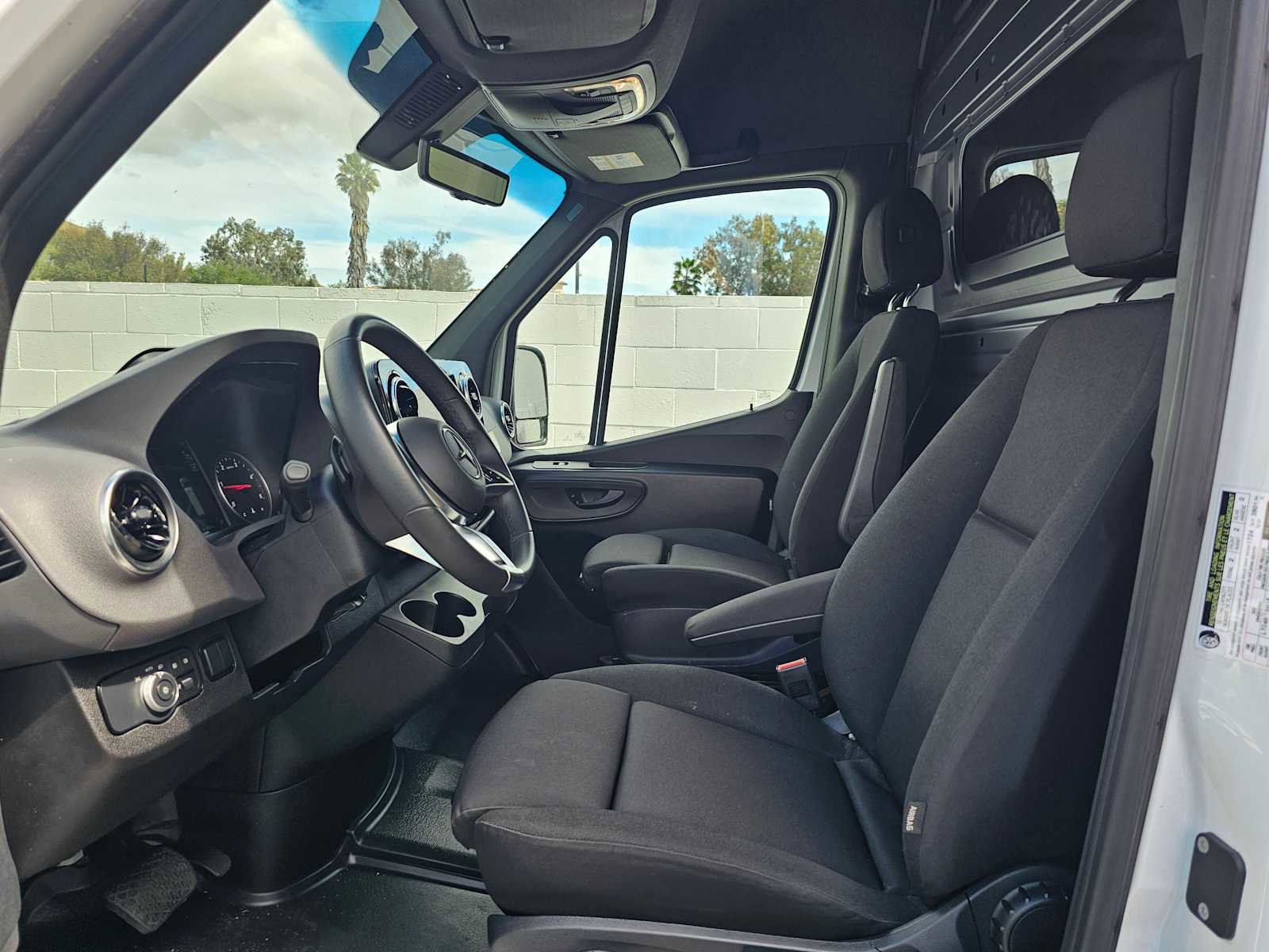 Used 2025 Mercedes-Benz Sprinter 2500 image 19