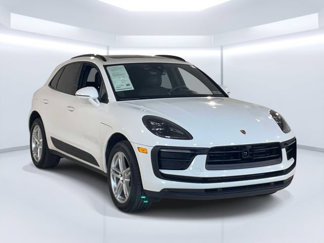 Certified 2026 Porsche Macan AWD/4WD image 9