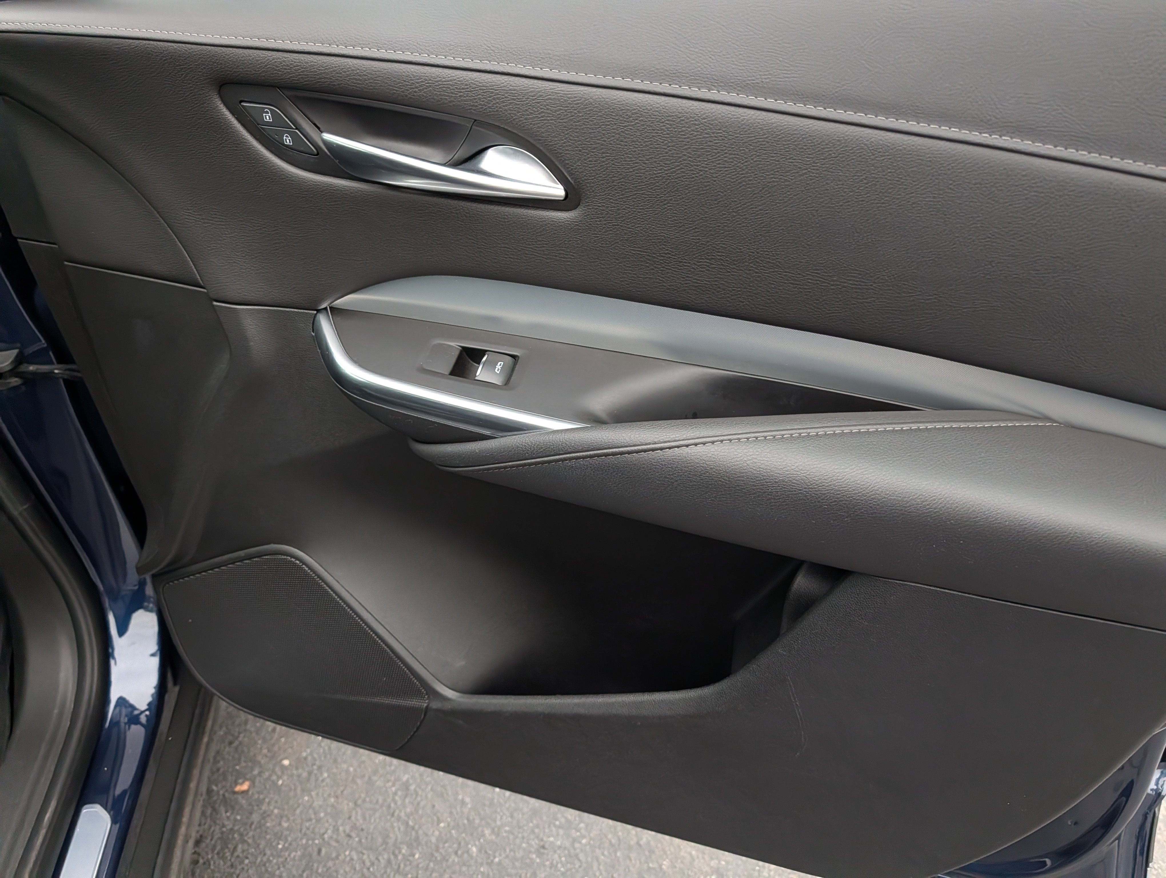 Used 2020 Cadillac XT4 Premium Luxury w/ Cold Weather Package image 33