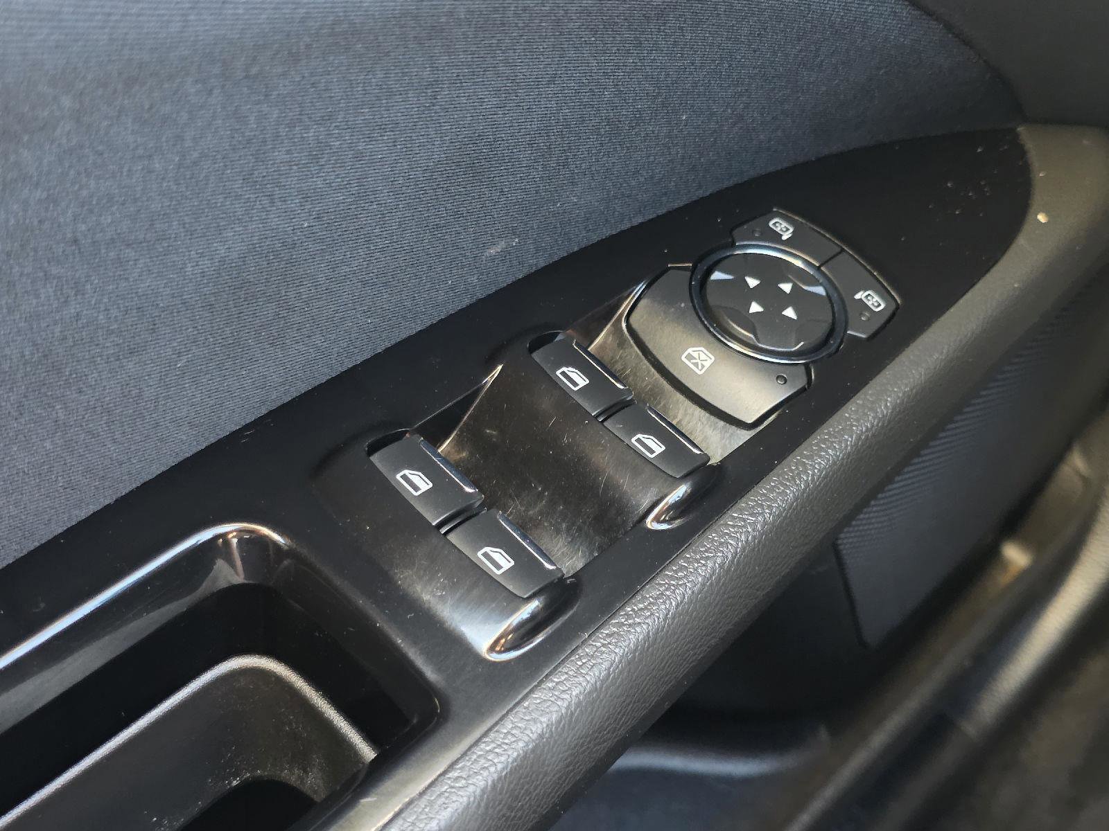 Used 2016 Ford Fusion SE w/ Equipment Group 201A image 9