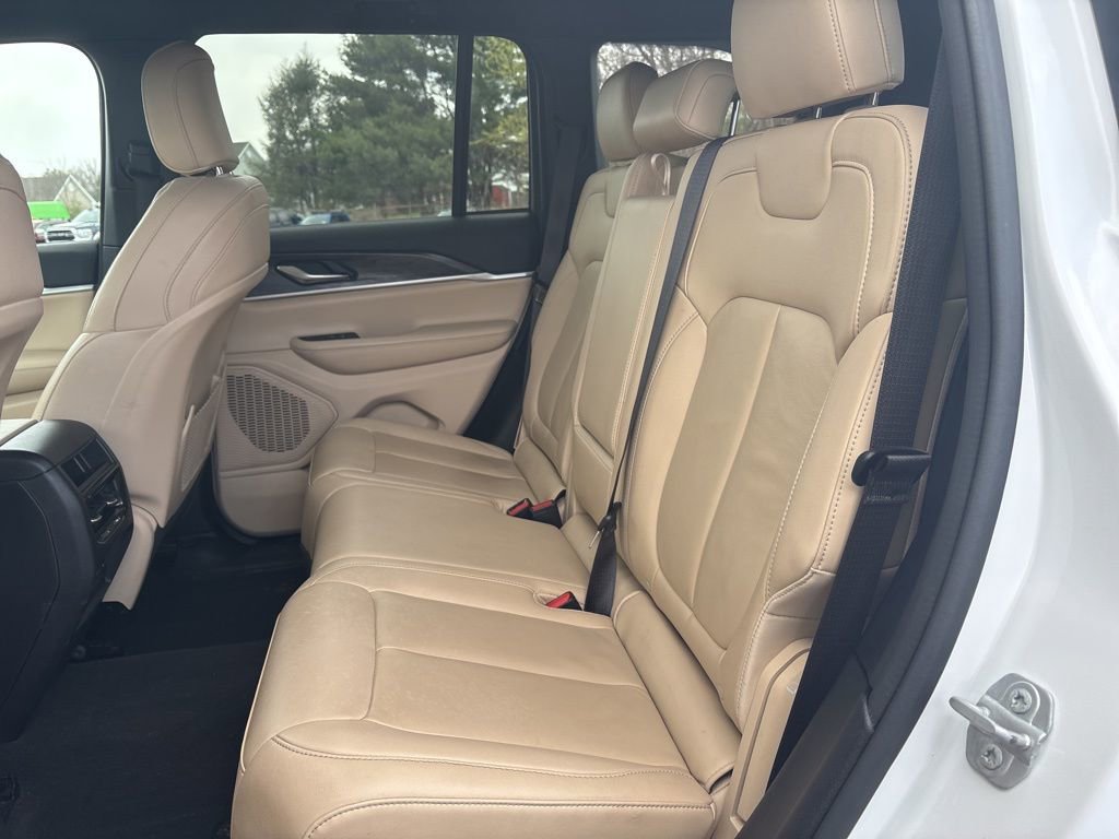 Used 2023 Jeep Grand Cherokee Limited AWD/4WD image 18
