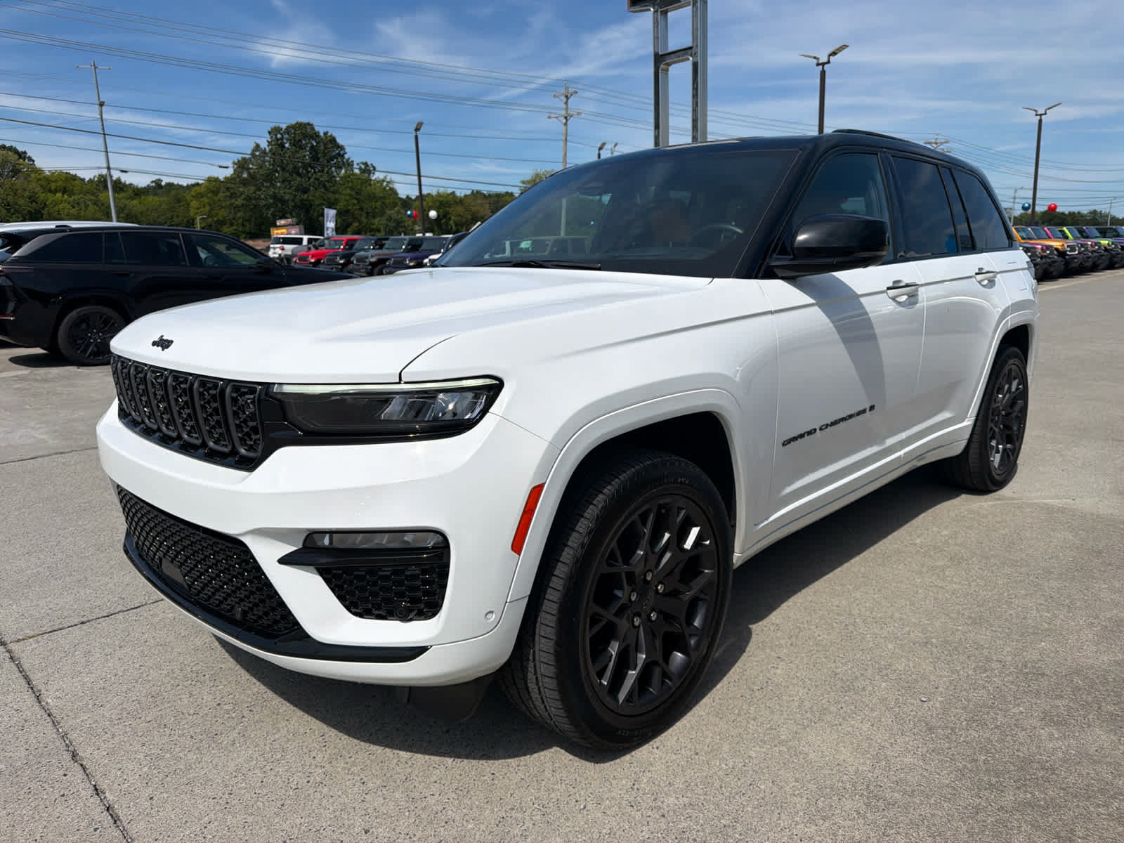 Used 2025 Jeep Grand Cherokee Summit AWD/4WD image 3