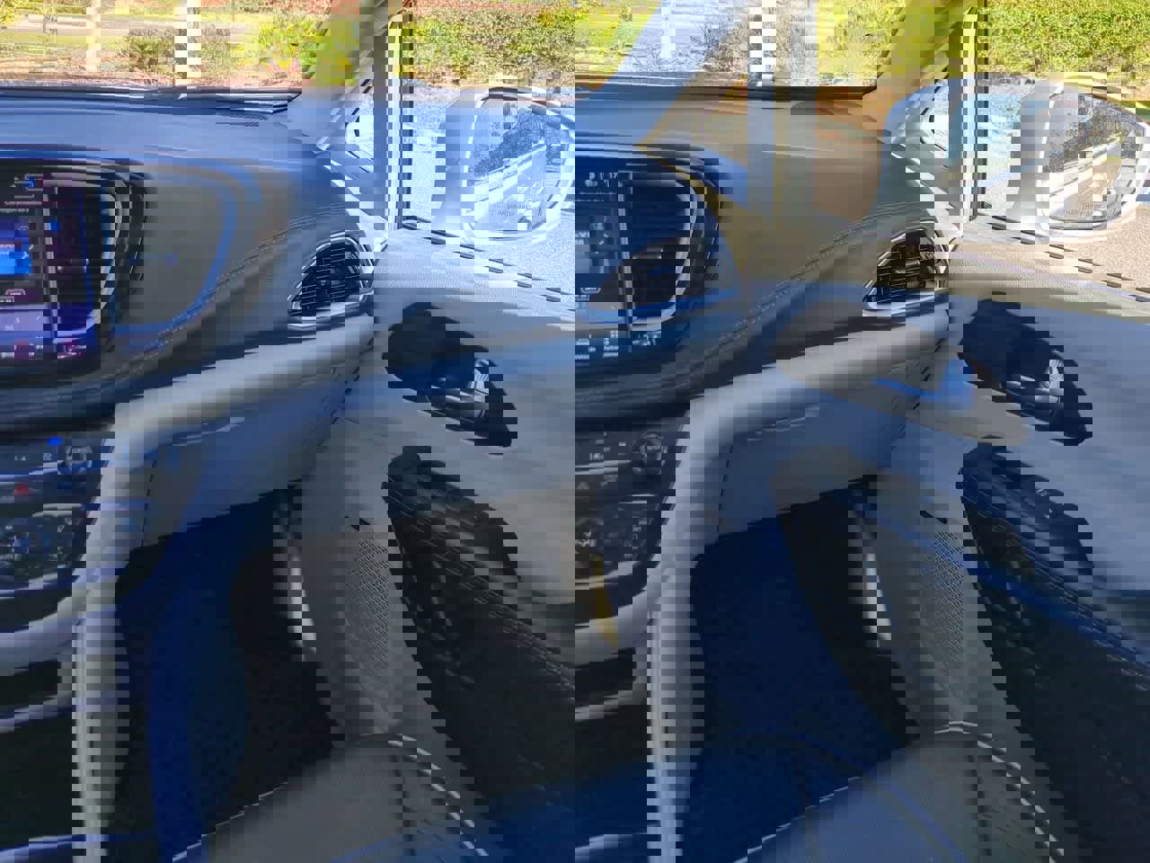 Used 2022 Chrysler Pacifica Limited image 17