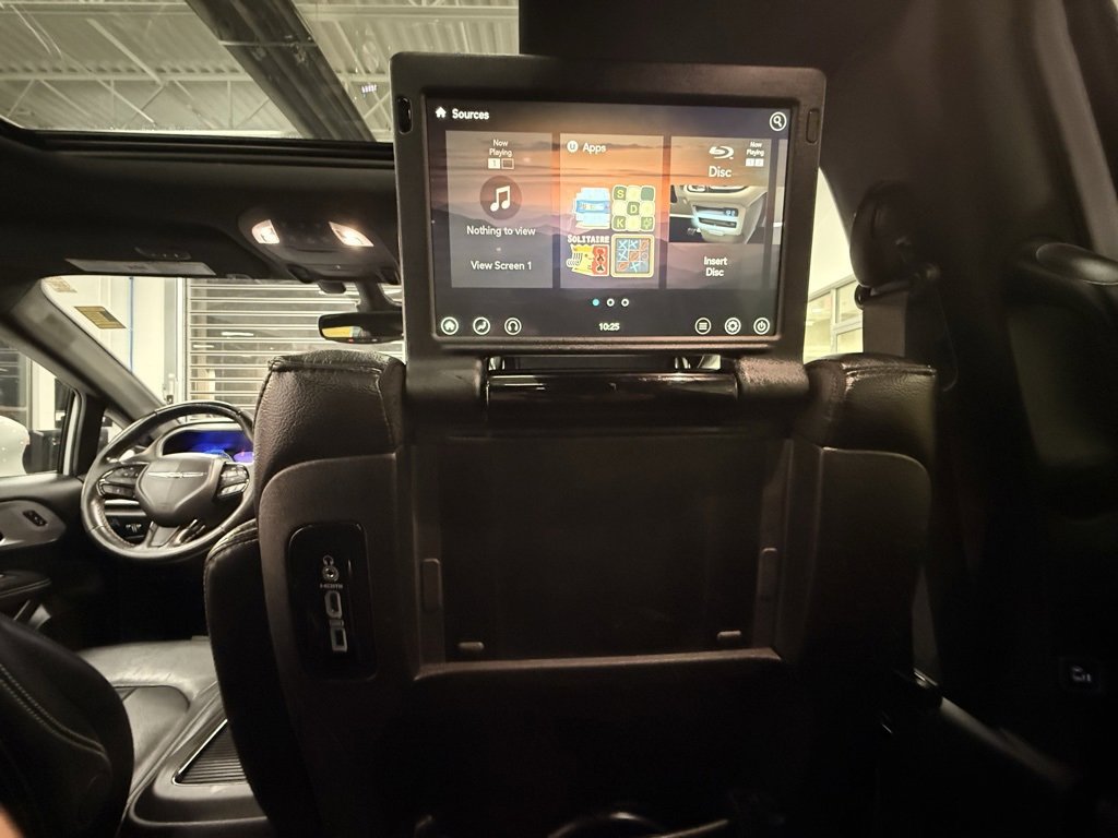 Used 2021 Chrysler Pacifica Touring-L w/ Uconnect Theater Family Group image 29