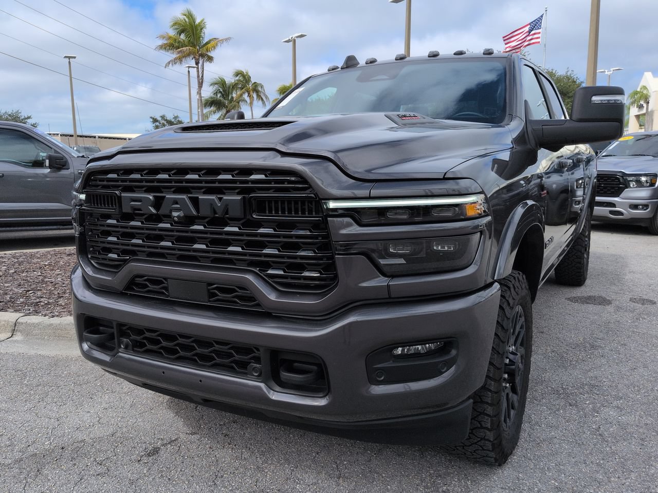 Used 2025 RAM 2500 Limited AWD/4WD image 9