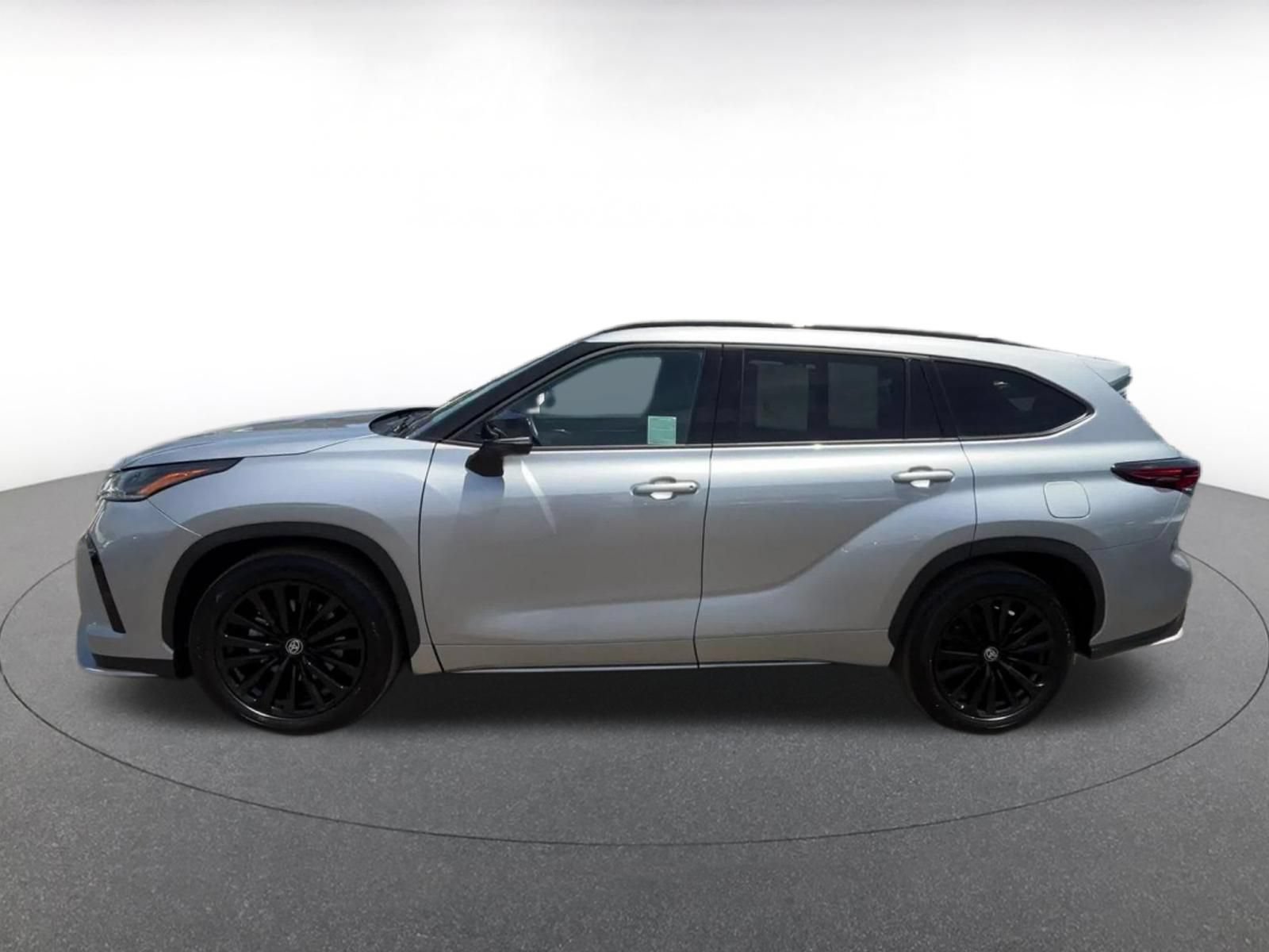 Used 2025 Toyota Highlander XSE AWD/4WD image 8