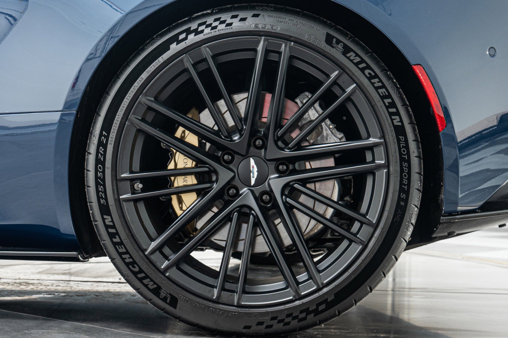 Used 2024 Aston Martin DB12 Volante -Carbon Fiber Bucket S image 11