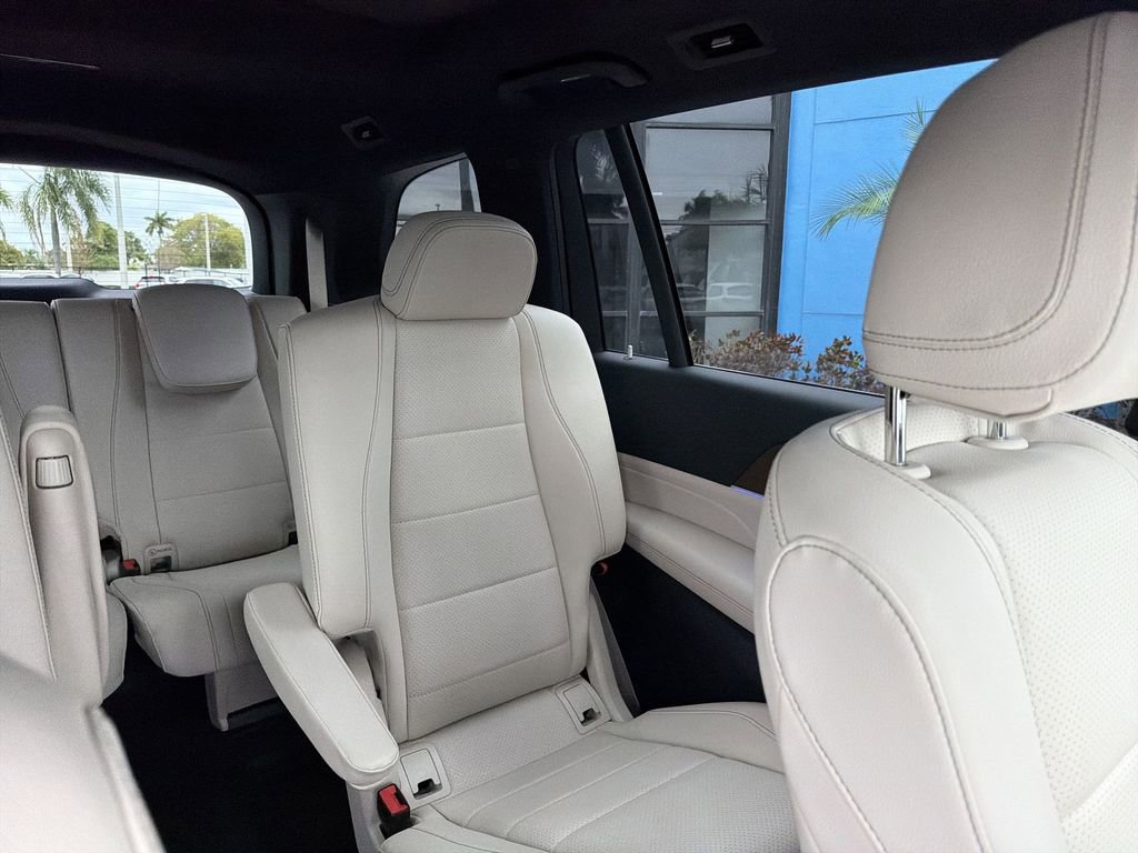Used 2023 Mercedes-Benz GLS 450 4MATIC w/ AMG Line Exterior image 13