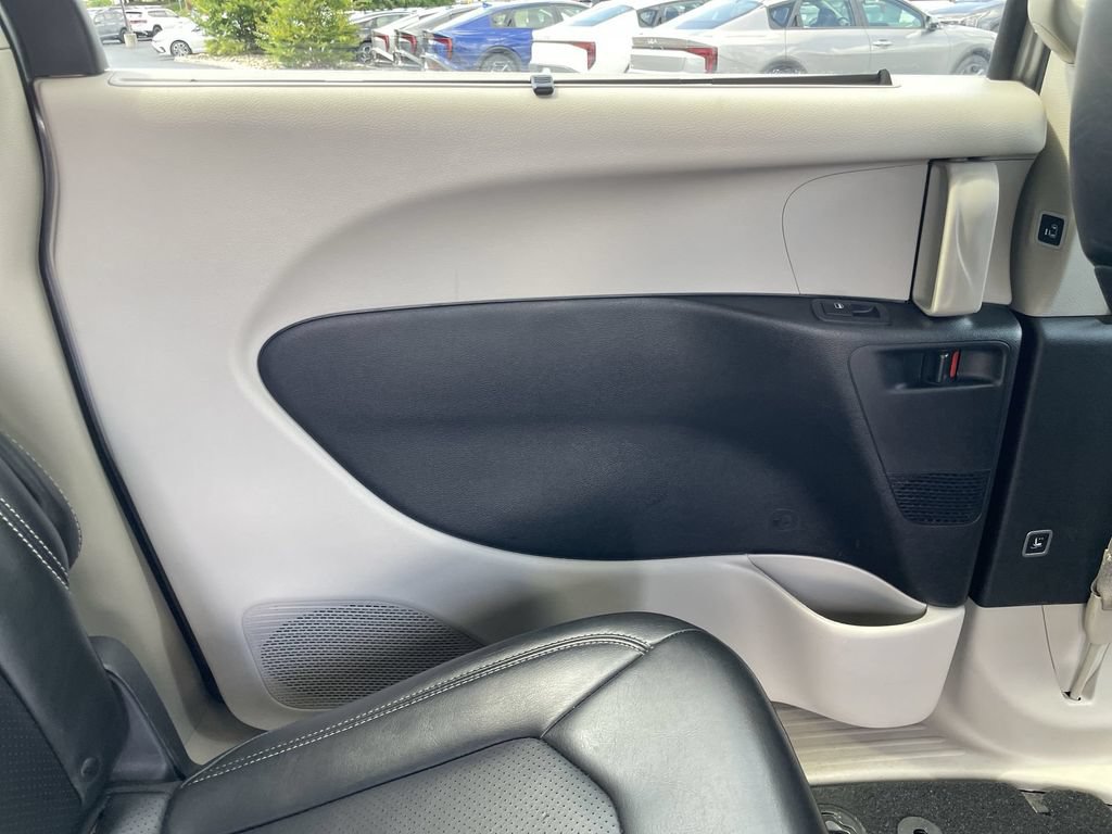Used 2020 Chrysler Voyager Lxi FWD image 21