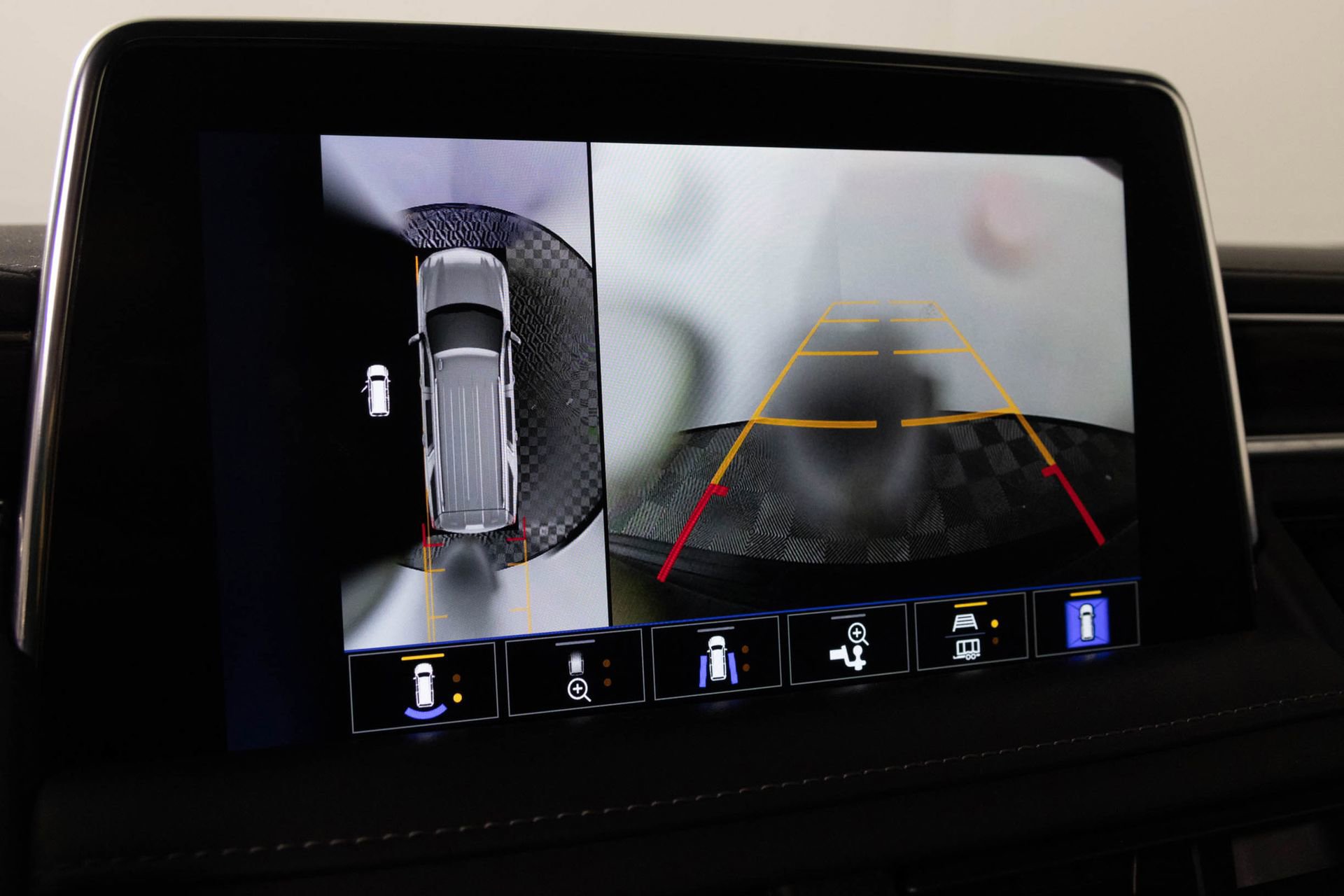 Used 2022 Chevrolet Suburban Z71 w/ Z71 Off-Road Package image 8