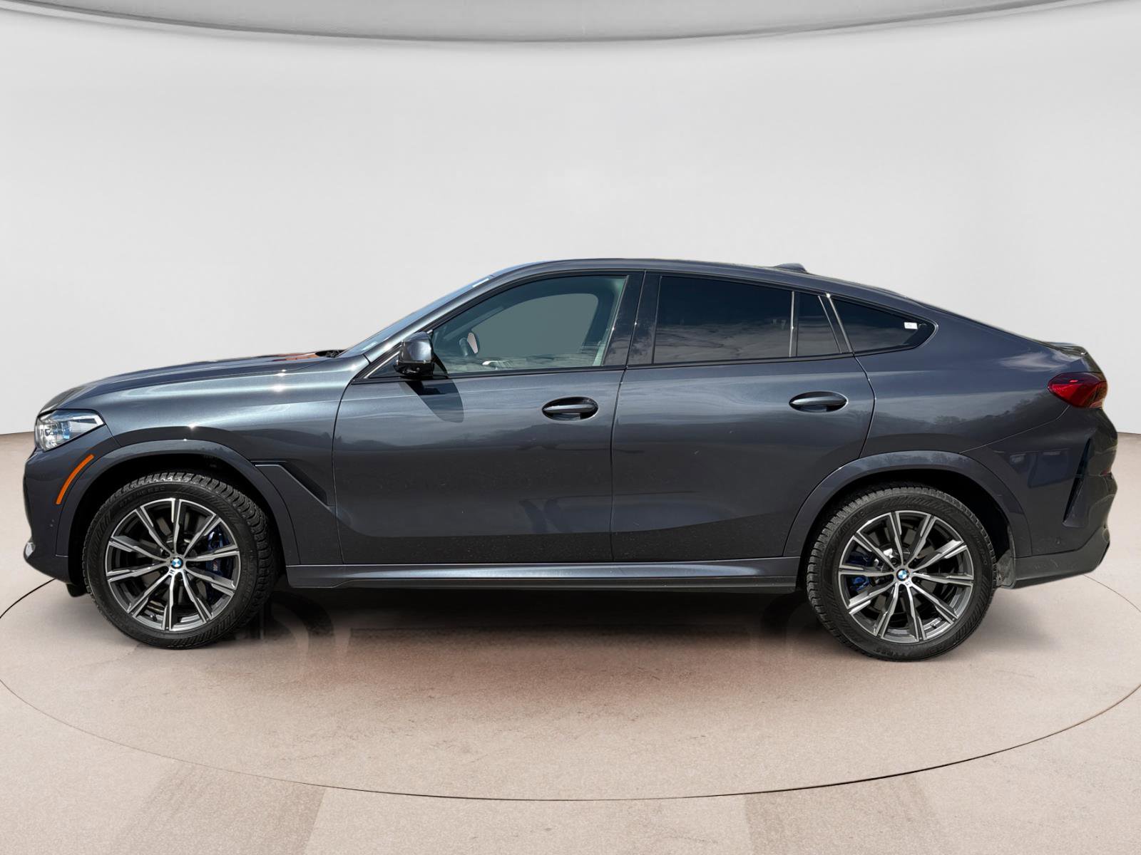 Used 2022 BMW X6 M50i w/ Executive Package AWD/4WD image 2