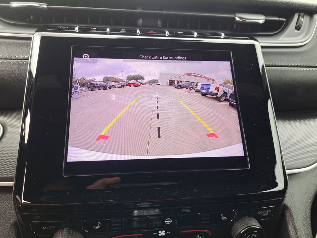 New 2025 Jeep Grand Cherokee Laredo w/ Luxury Tech Group I RWD image 9