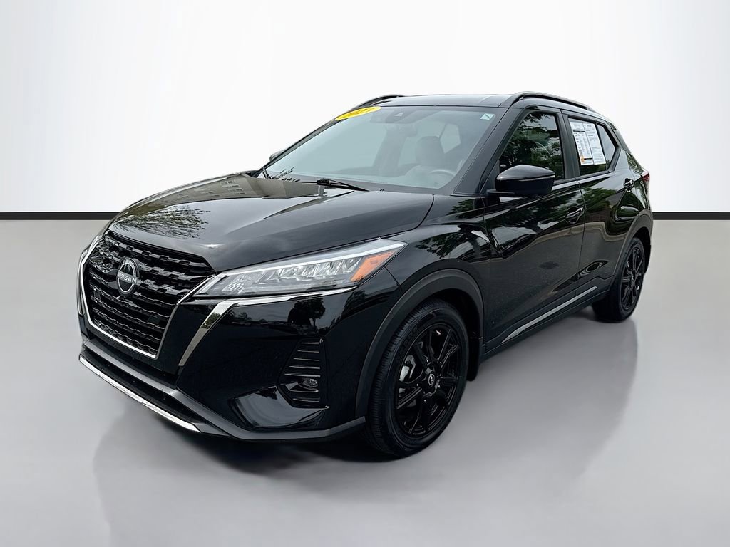 Used 2023 Nissan Kicks SR w/ SR Premium Package image 3