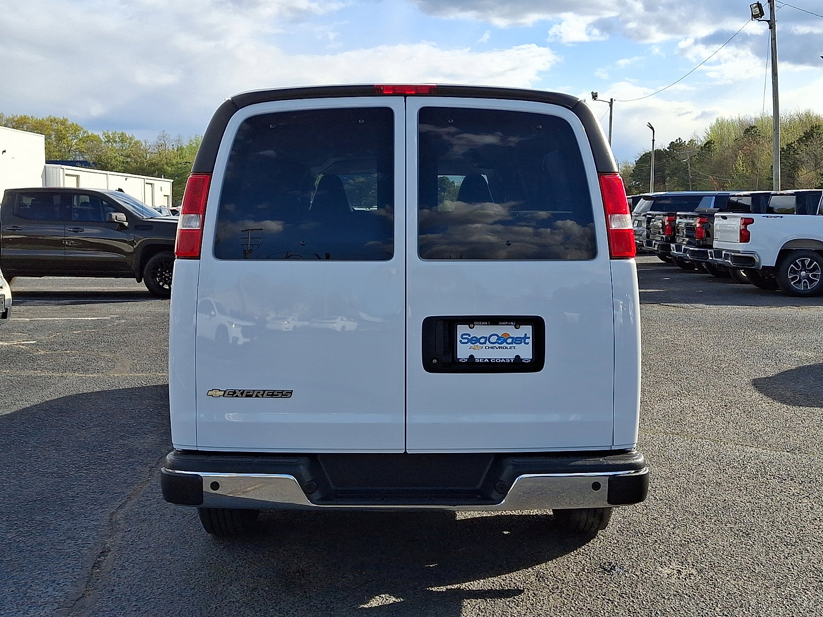 Used 2024 Chevrolet Express 3500 LT w/ LT Preferred Equipment Group RWD image 6