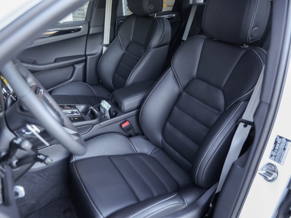 Certified 2026 Porsche Macan S AWD/4WD image 5