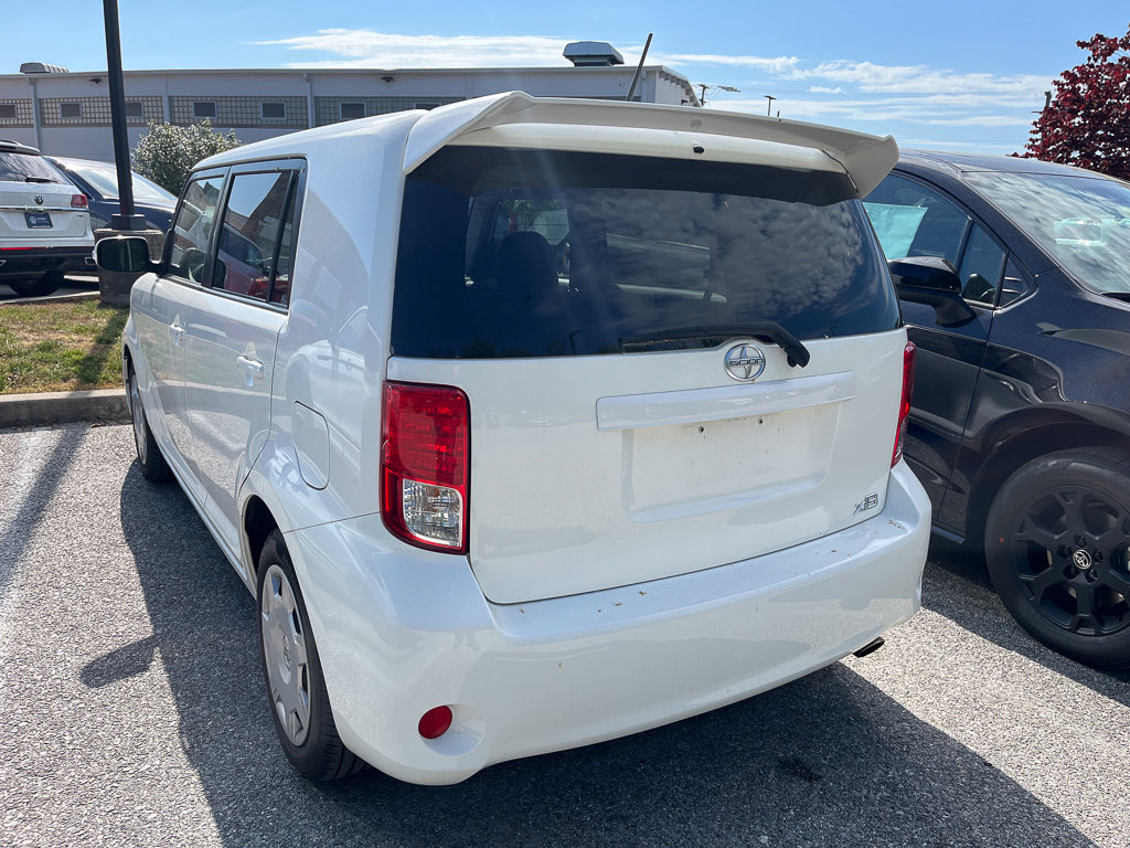 Used 2012 Scion xB FWD image 3