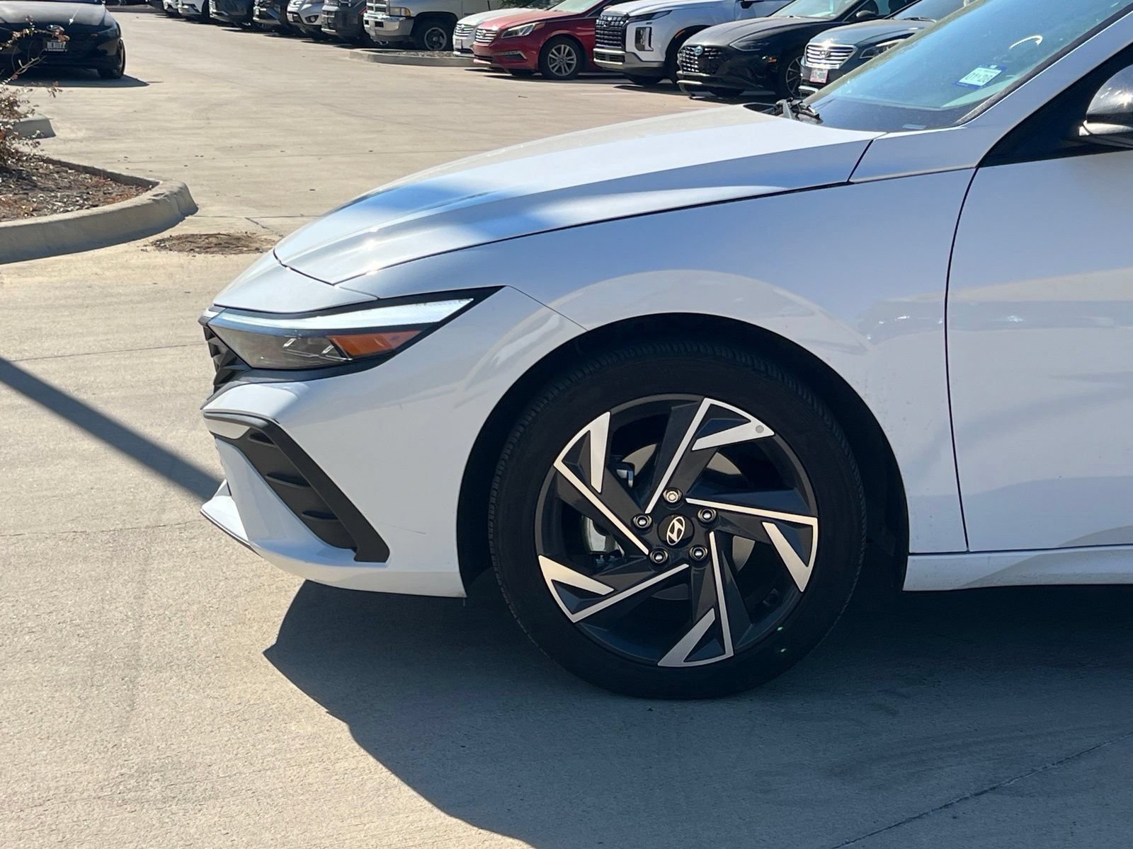 Certified 2025 Hyundai Elantra Sport FWD image 8