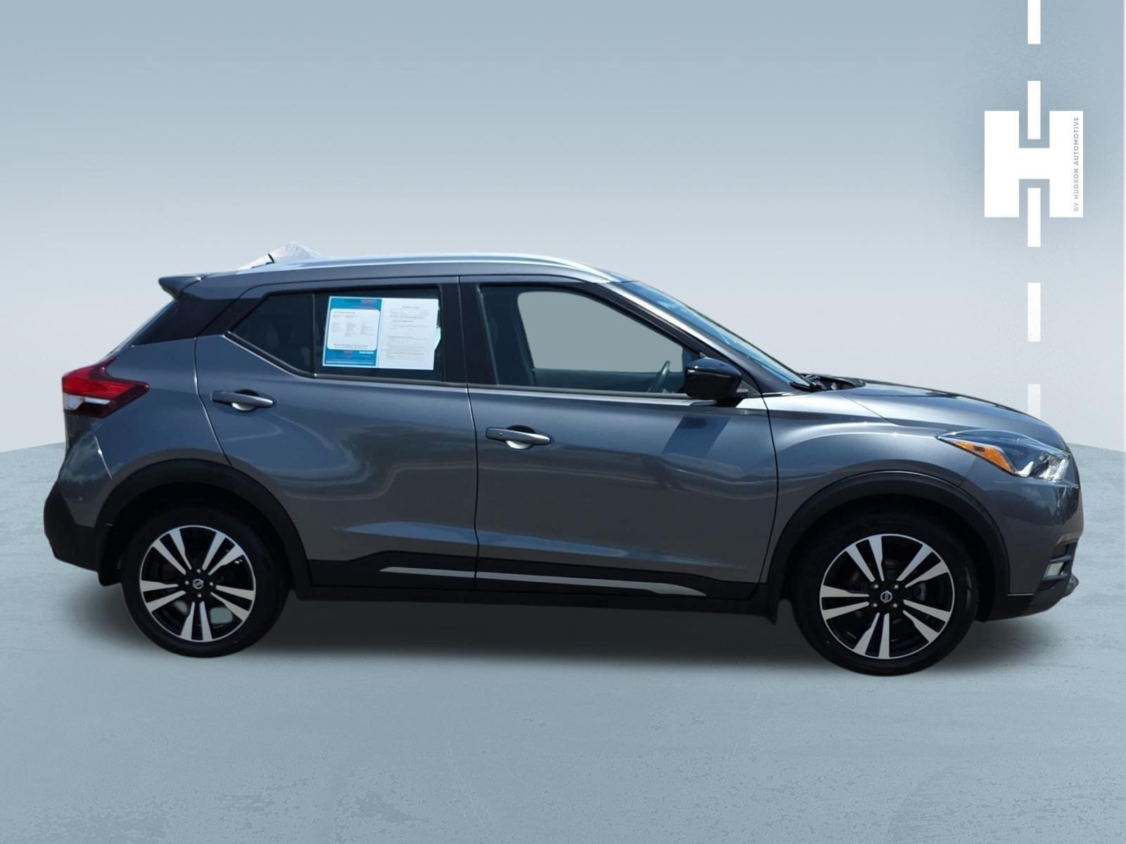 Used 2020 Nissan Kicks SR w/ SR Premium Package FWD image 3