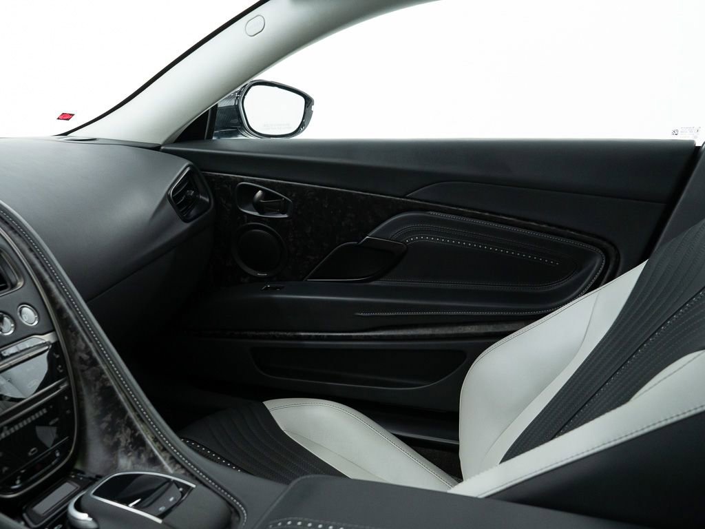Used 2023 Aston Martin DB11 V12 image 23
